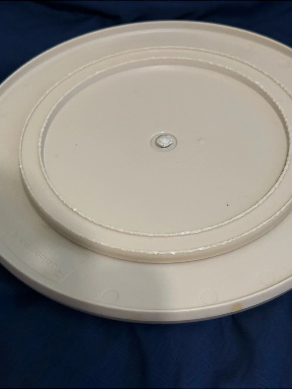 2 Vintage Rubbermaid 10.5